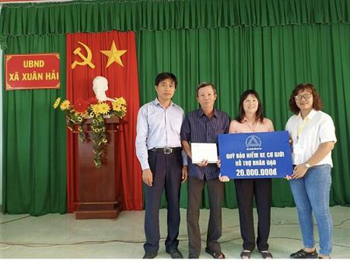 Hỗ trợ nhân đạo các gia đình nạn nhân tại Nghệ An và Ninh Thuận